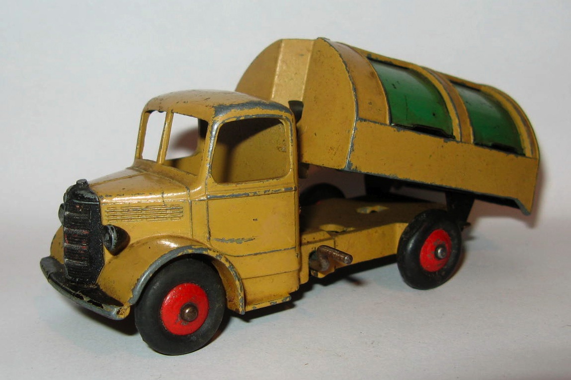 25V Bedford Refuse Lorry.jpg